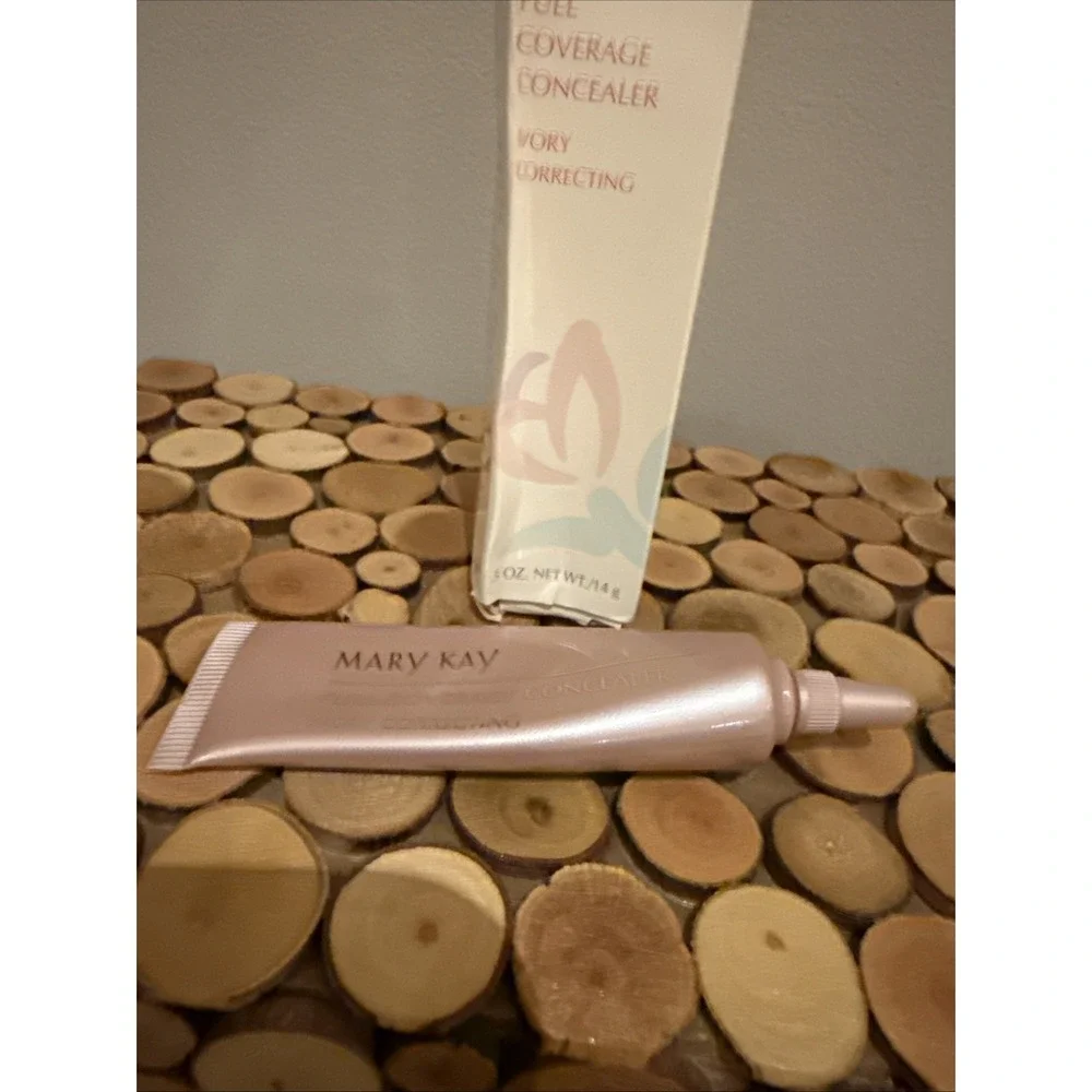 Mary Kay Concealer NOS 1532 Full Coverage Concealer, Ivory Correcting Discontin